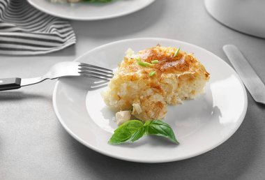 Lezzetli pişmiş tavuk ve pirinç