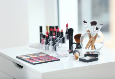 Dekoratif kozmetik kümesi 