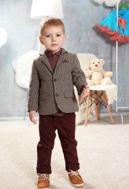 Soyunma odasında şirin çocuk