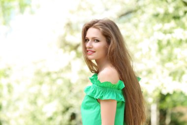 spring Park'ta güzel bir kadın