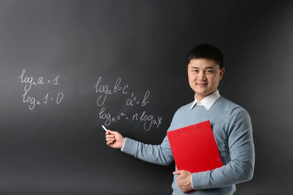 Jonge Aziatische leraar — Stockfoto