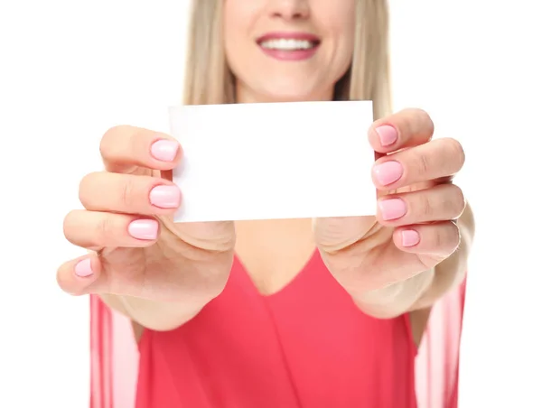 बिजनेस कार्ड के साथ युवा महिला — स्टॉक फ़ोटो, इमेज