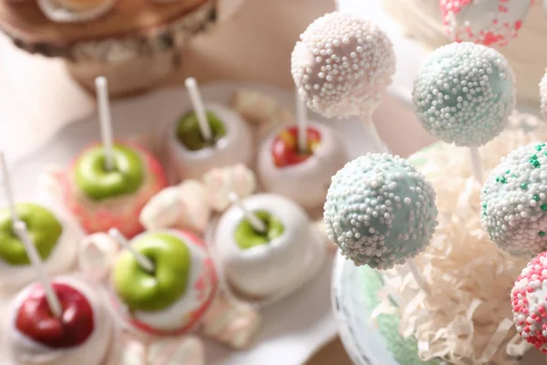 Párate con sabroso pastel pops — Foto de Stock