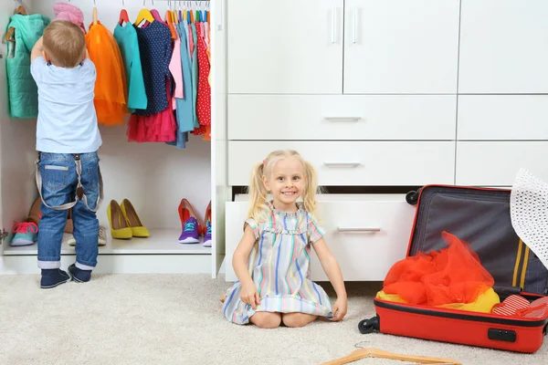 Kids playing in wardrobe — Stock Photo, Image