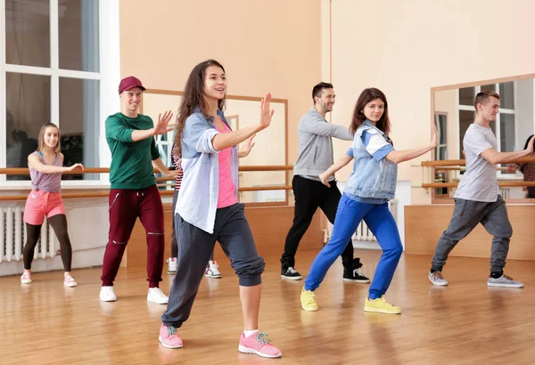 Group Young Hip Hop Dancers Studio — Stock Photo, Image