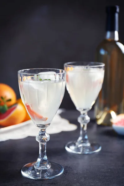 Delicious wine spritzer — Stock Photo, Image