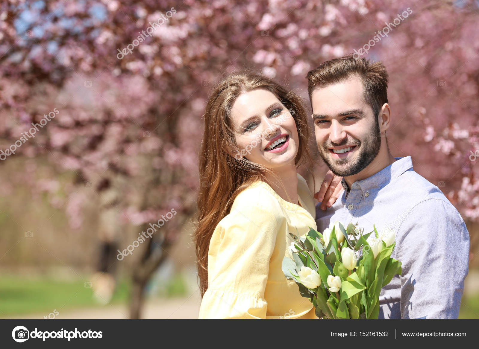 красивые влюбленные пары. мужчина т девочку. парочка идет за руки держась. Geschieden. мужчина и женщина.