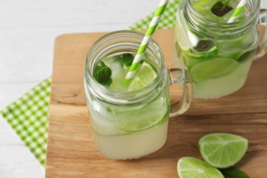 Canlandırıcı kokteyl cam kavanoz