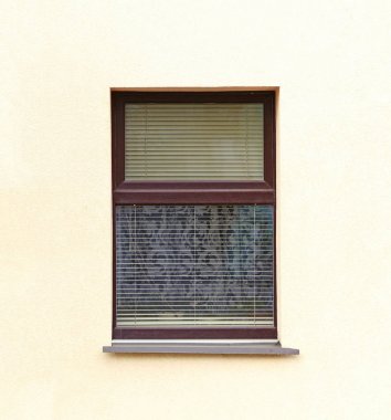 Jaluzi ile plastik pencere