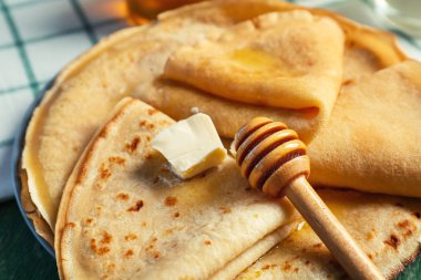 Lezzetli gözleme ile plaka  