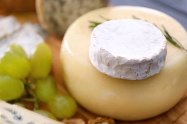 Peynir kafa üzüm ile