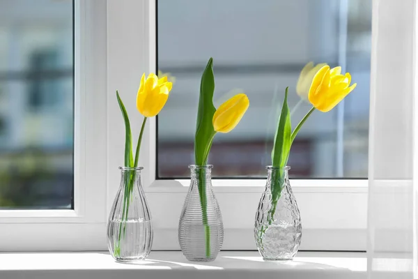 Vases with beautiful tulips — Stock Photo, Image