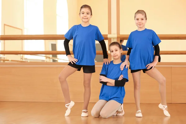 Kleine meisjes in studio — Stockfoto