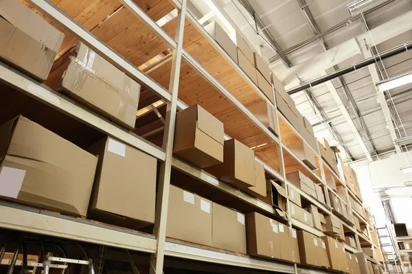 Boxes in wholesale warehouse — Stock Photo, Image