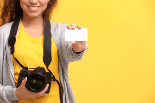 Female photographer with business card — Stock Photo, Image