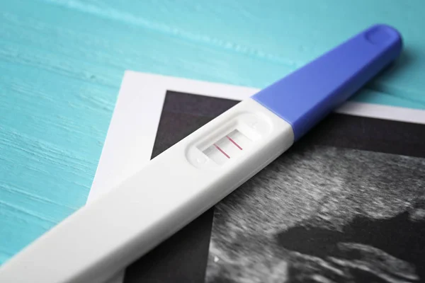 Ultrasound photo and pregnancy test — Stock Photo, Image