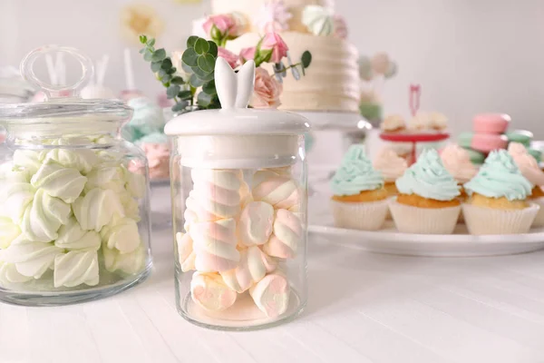 Mesa com doces para festa — Fotografia de Stock