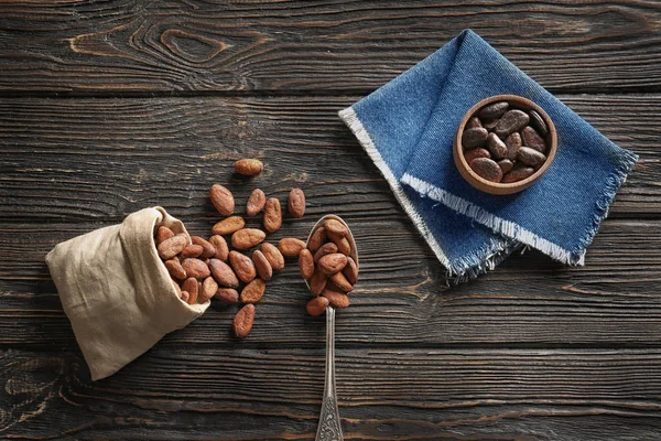 Aromatische stukjes cacaobonen — Stockfoto