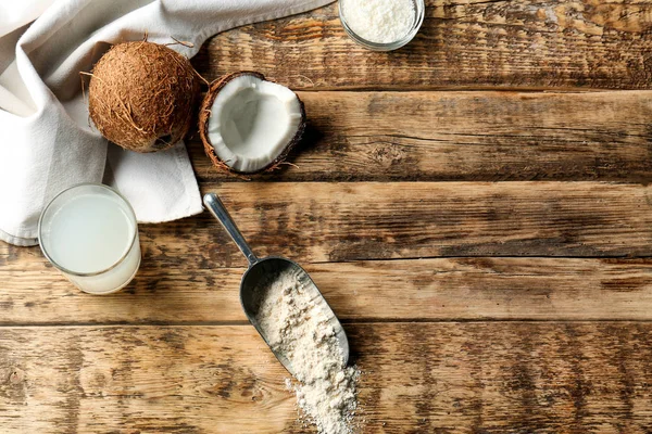 Metal kaşık Hindistan cevizi un ile