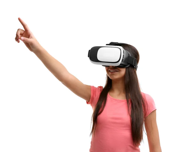 Colegiala con gafas de realidad virtual sobre fondo blanco —  Fotos de Stock