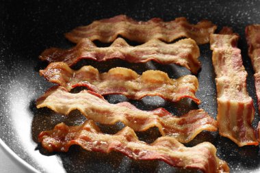 İle kızarmış domuz pastırması pan 