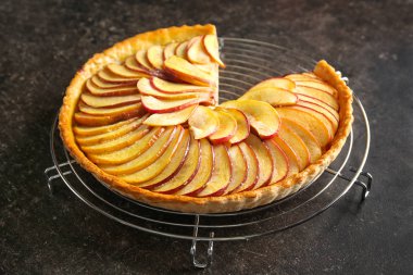 Ev yapımı elmalı turta. 