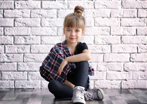 귀여운 세련 된 소녀 — 스톡 사진