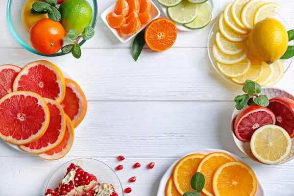Plates with different citrus fruits — Stock Photo, Image