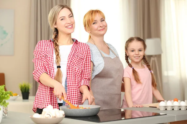 Woman with mother and daughter cooking — Stock Photo, Image