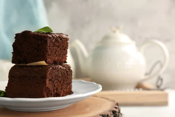 Кусочки шоколадного торта — стоковое фото