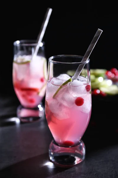 Cocktails rafraîchissants à la canneberge — Photo