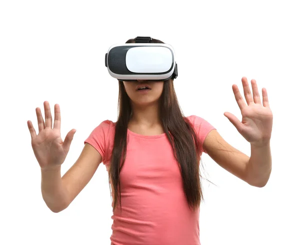 Colegiala con gafas de realidad virtual sobre fondo blanco —  Fotos de Stock