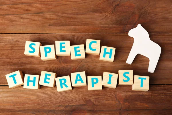 Cubes with text SPEECH THERAPIST — Stock Photo, Image