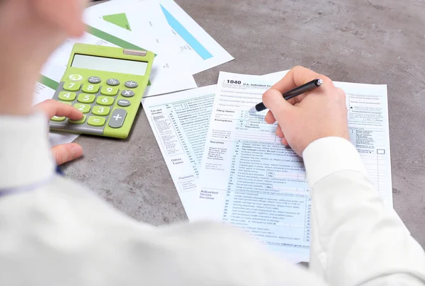 Man working with documents and calculator — Stock Photo, Image