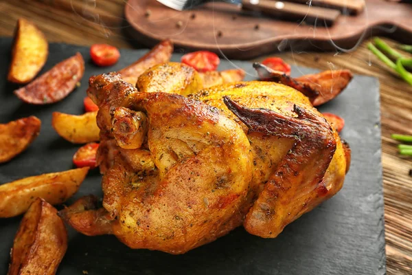 Roasted beer can chicken — Stock Photo, Image