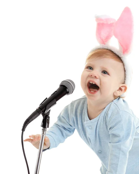 Bébé mignon avec microphone sur fond blanc — Photo