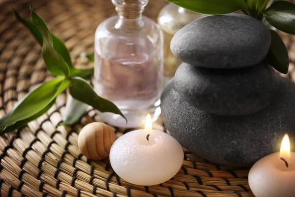 Piedras de spa con velas —  Fotos de Stock