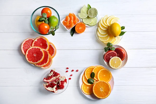 Plates with different citrus fruits — Stock Photo, Image