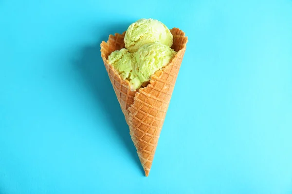 Pistachio ice-cream in waffle cone — Stock Photo, Image