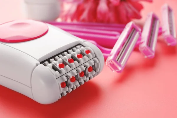 Scheermes en moderne epilator — Stockfoto