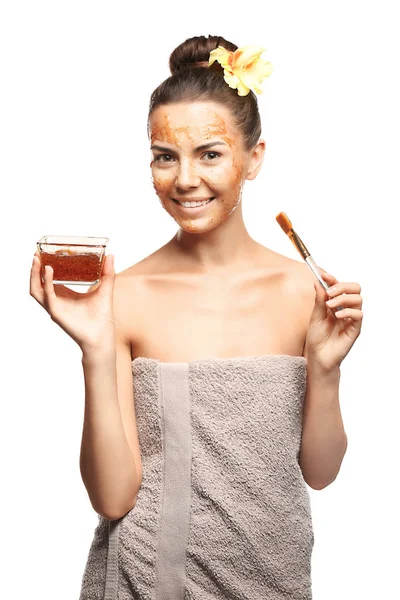 Giovane donna con maschera scrub — Foto Stock