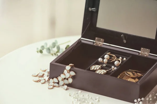 Bijouterie in jewelry box — Stock Photo, Image