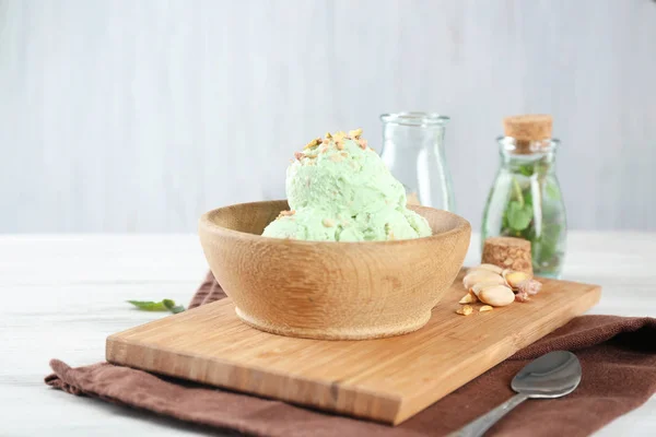 Bowl with pistachio ice cream — Stock Photo, Image