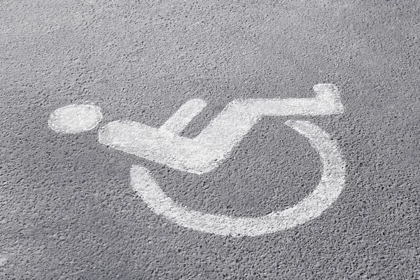 Handikappade på parkeringsplats — Stockfoto