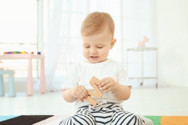 sevimli küçük bir çocuk