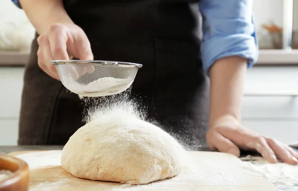 Chef haciendo masa —  Fotos de Stock