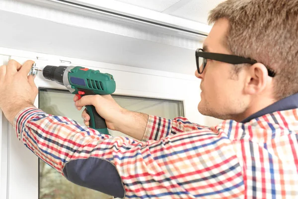 Young man installing window shades — Stock Photo, Image