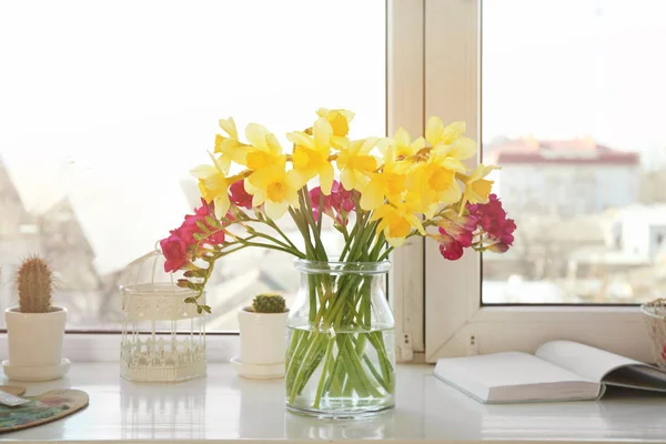 Vase with beautiful flowers — Stock Photo, Image