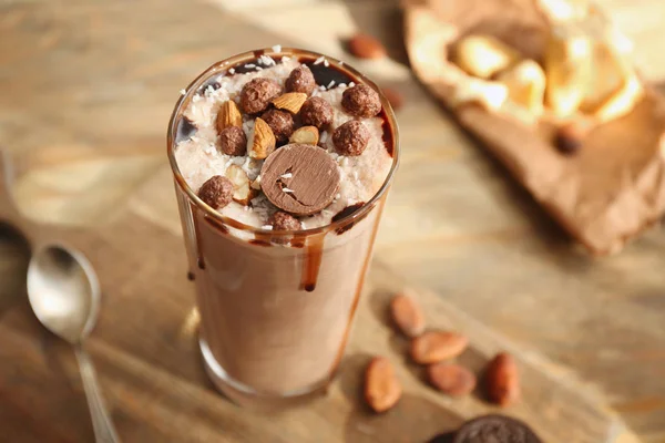 Vaso de sabrosa bebida de cacao — Foto de Stock