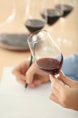 Sommelier Şarap kırmızı tahmin etme